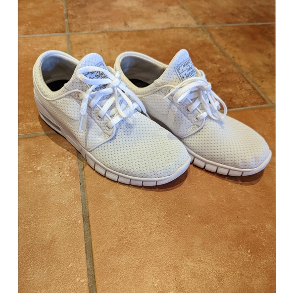 White Nike Shoes - Picture 4 of 8